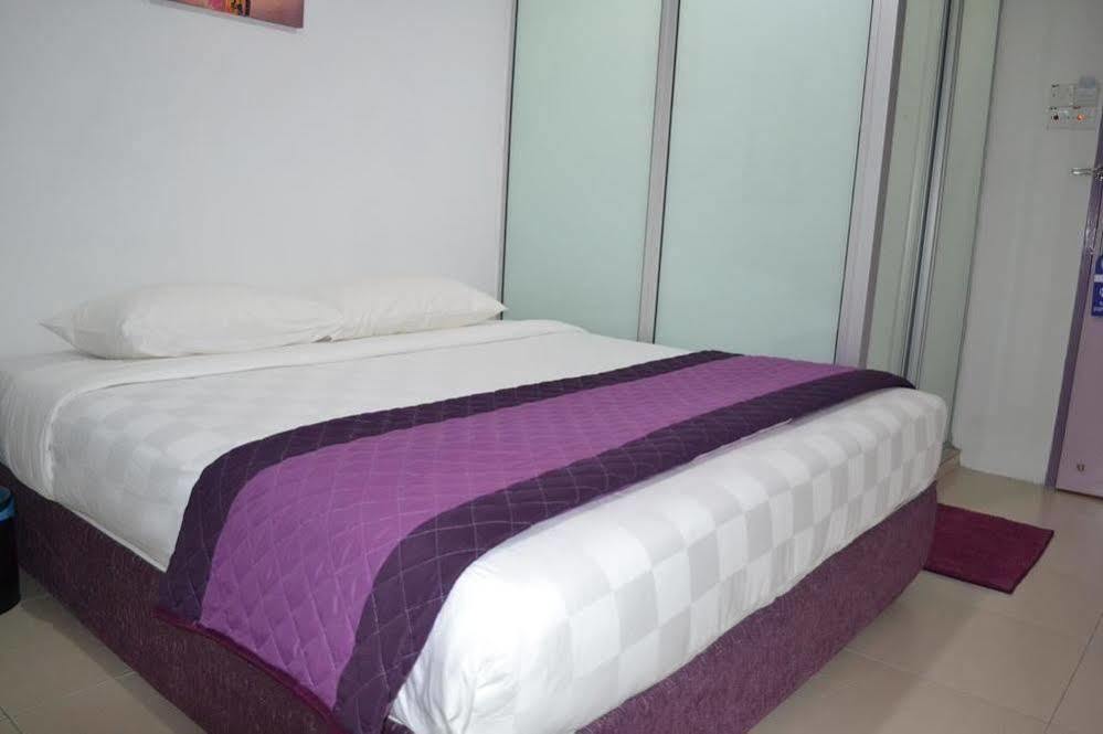 טלוק אינטן Lavender Hotel מראה חיצוני תמונה